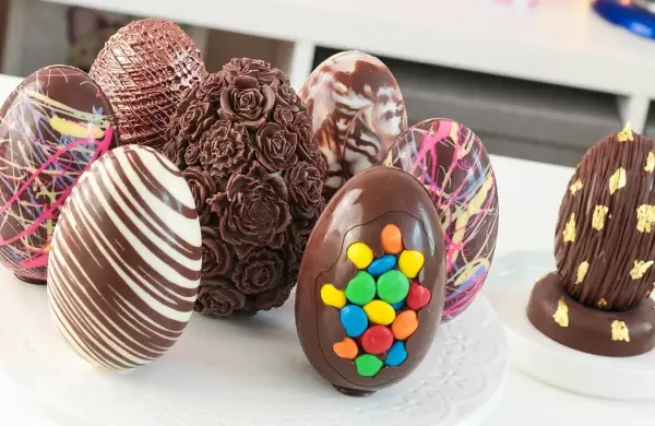 La reinvención de una tradición milenaria: las marcas transforman los huevos de Pascua y otros productos para Semana Santa