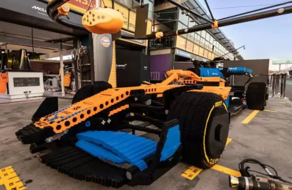Cmo es el McLaren hecho con 288,315 bloques de LEGO