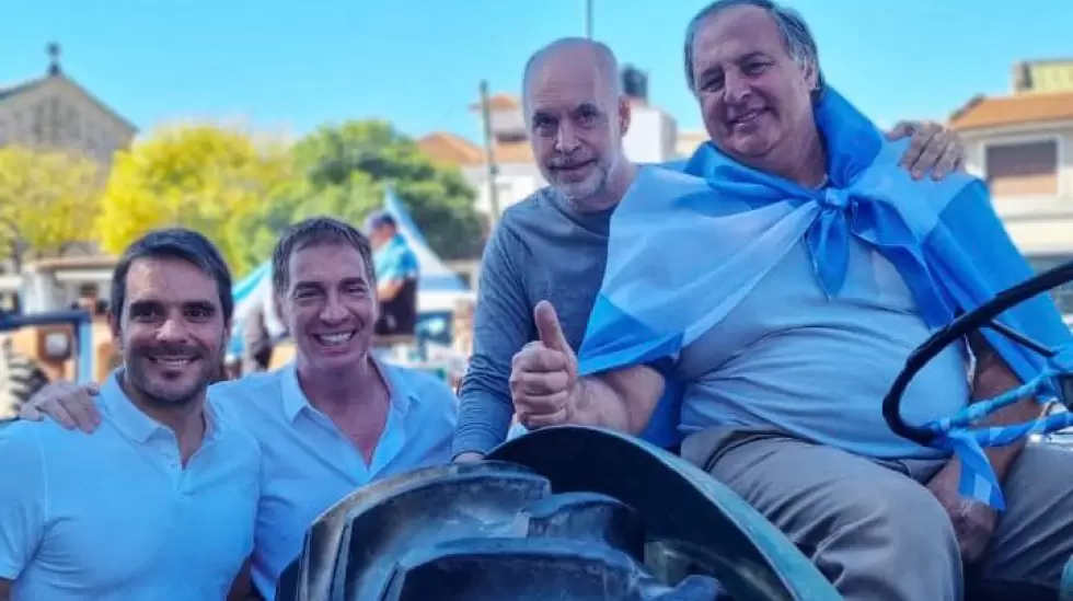 Horacio Rodrguez Larreta se subi a un tractor en su paso por el "tractorazo"