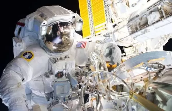 La NASA teletransporta a un mdico al espacio con 'holoportacin'