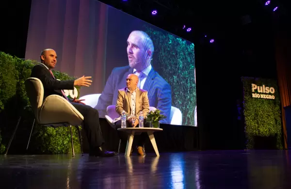 Martn Guzmn resiste:  "Mi funcin es dedicarme 100 por ciento a la gestin y no inmiscuirme en disputas de poder"