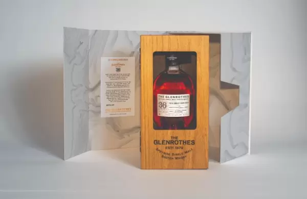 Así es el whisky coleccionable de 36 años que viene acompañado de un NFT