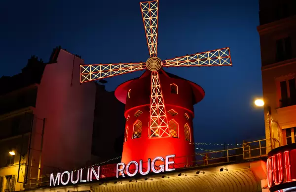 El Moulin Rouge y una habitacin secreta para alojarse por tan slo un euro