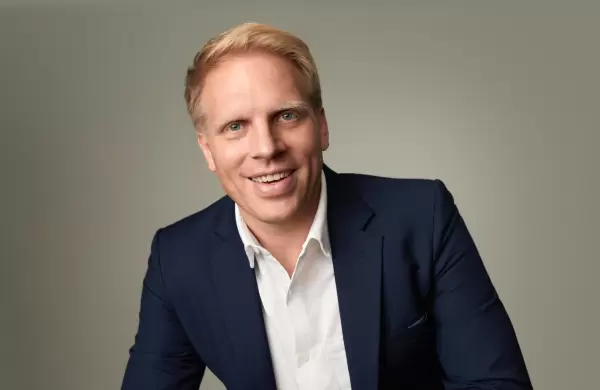 As es el ex compaero de Mark Zuckerberg que construye una fbrica global de empresas emergentes