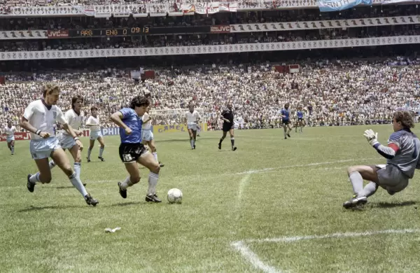 Un comprador de Medio Oriente pagó casi 9 millones de dólares por la camiseta que usó Maradona contra Inglaterra en México 86