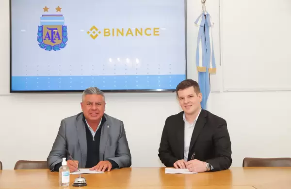 El Chiqui Tapia oficializó el acuerdo entre la AFA y Binance