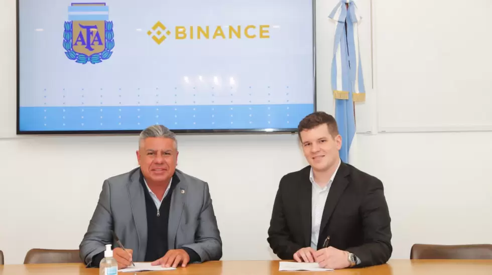 El Chiqui Tapia firm el acuerdo con Binance