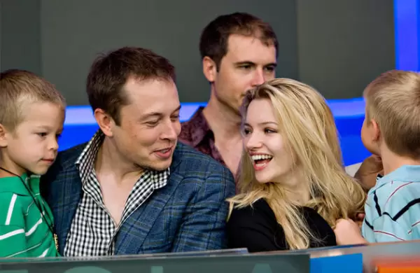 El lado oculto de Elon Musk: siete hijos, tres divorcios y una familia repleta de empresarios exitosos