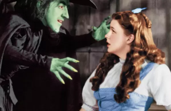 El vestido de Dorothy que usó Judy Garland en El Mago de Oz podría venderse por 1,2 millones de dólares