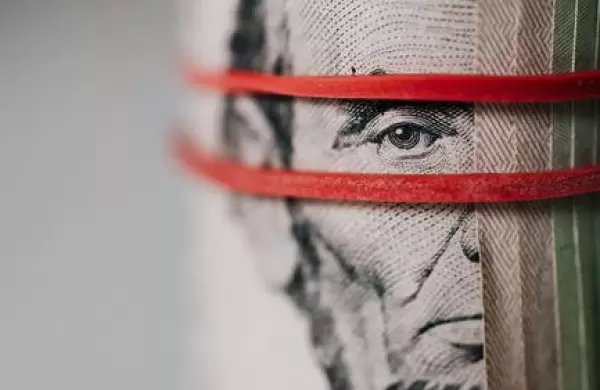 Las compras de dólar ahorro desangran al Banco Central