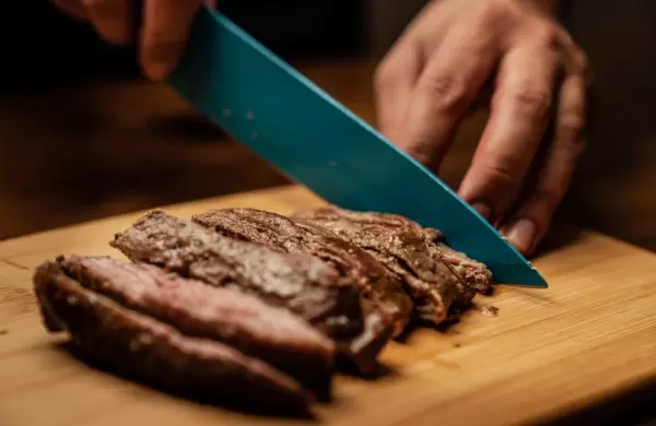 Escenarios: Cómo evolucionarían los precios de la carne y la ropa en lo que falta del año