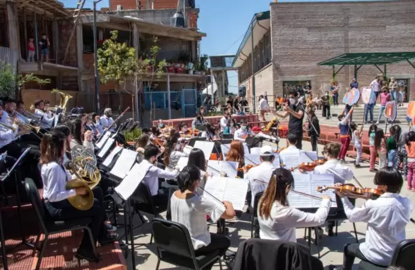 Cómo ingresar al programa de becas artísticas para jóvenes de la Fundación Santander
