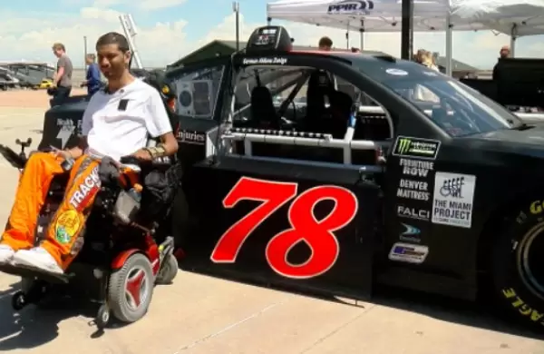 Video: Un implante le permiti manejar un auto del NASCAR  solo con el cerebro
