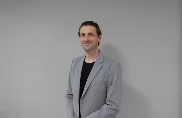 Con US$ 2.500 cre una pyme: emplea a 45 personas y brinda servicios a aseguradoras y firmas de consumo masivo