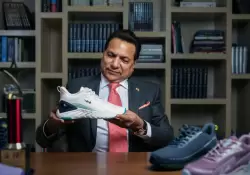 Cmo este hombre se hizo millonario vendiendo zapatillas deportivas por menos de 10 dlares