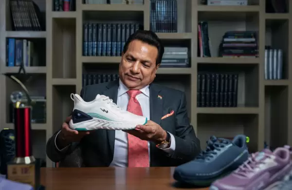 Cmo este hombre se hizo millonario vendiendo zapatillas deportivas por menos de 10 dlares