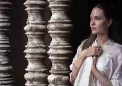 As es la lucha de Angelina Jolie, Guerlain y la Unesco por preservar las abejas en el mundo