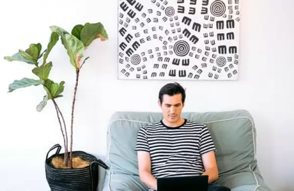 Estudian un monotributo especial para los trabajadores que venden sus servicios al exterior