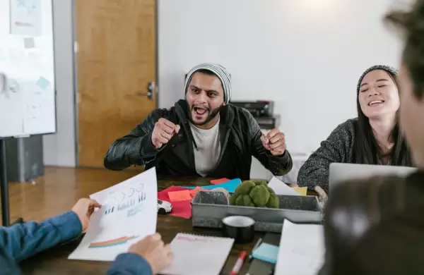 Qué es lo que más motiva a las personas de ir a la oficina