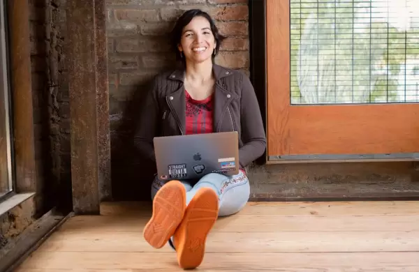 ¿Cursos para crear cursos?: Carolina Millán, la chilena que ha dado la vuelta al mundo asesorando coaches