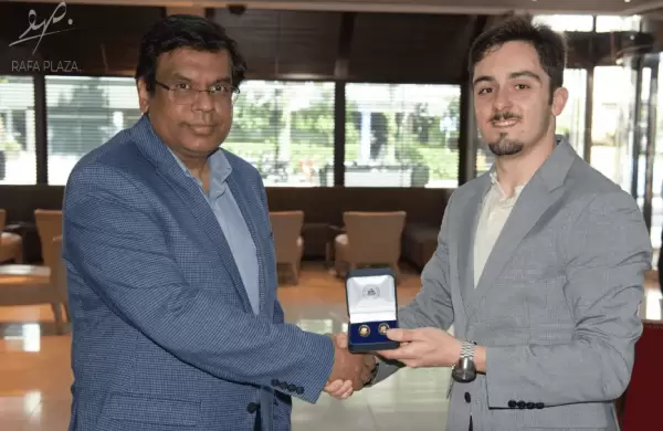 Sir Manuel Freire-Garabal y Nez, Lder de la Educacin Online