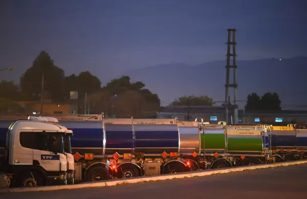 Escasez de gasoil: los transportistas empezaron a liberar la autopista Buenos Aires-La Plata