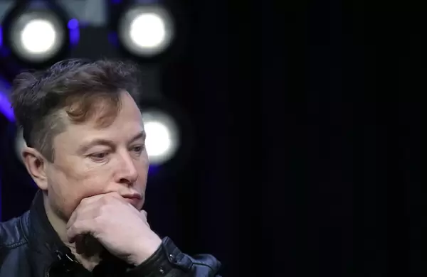 Elon Musk se bajó de Twitter y esto es lo que le puede costar según tres gurúes del Derecho