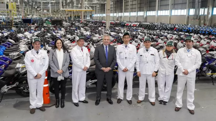 Alberto Fernández visitó la planta de Honda