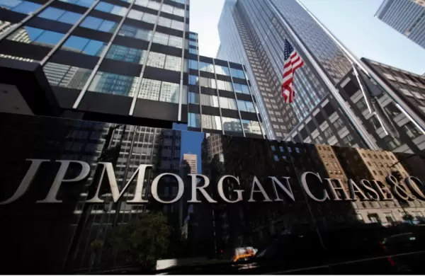 Acciones baratas, la gran oportunidad debajo del "ruido político" según JP Morgan