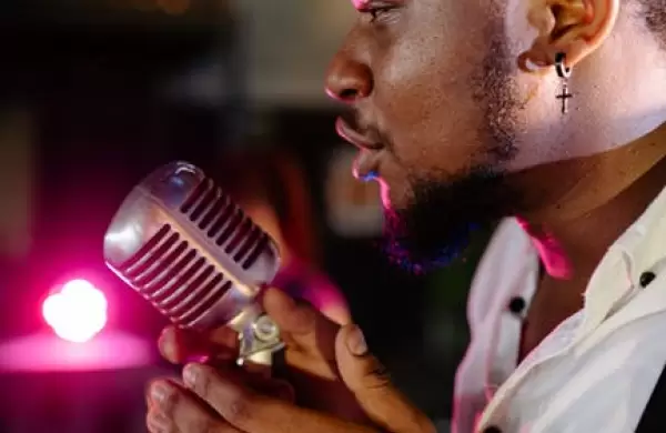 Cómo es Nostalgia Machine, la aplicación que permite escuchar la música del año en que naciste