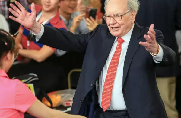 Warren Buffett explicó cuál es la mejor estrategia de inversión para los principiantes