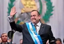 Atacan a tiros a la comitiva del presidente de Guatemala Alejandro Giammattei