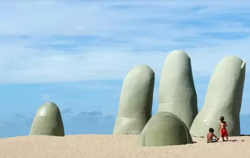 uruguay turismo punta del este mano