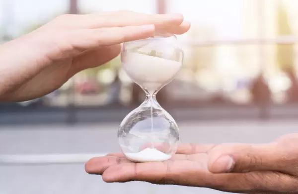 Por qué la cronémica, la comunicación no verbal del tiempo, es clave para tu carrera y para la vida