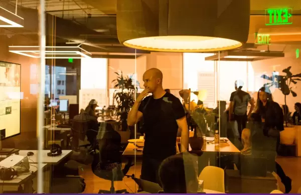 Brian Armstrong, el CEO de Coinbase, ya tena una semana difcil y lleg la calificacin de S&P Global para hacerla peor