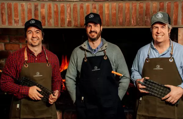 Fanticos del asado, tres hermanos crearon un accesorio para mejorar las comidas a la parrilla