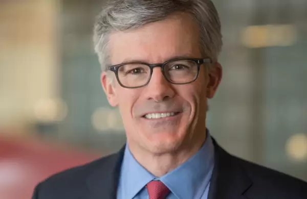 Ni Bill Gates, ni Warren Buffett: Este es el propietario de dos tercios de las empresas estadounidenses