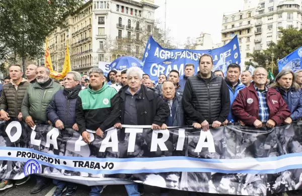 La CGT y la CTA se movilizaron con reclamos genéricos al Gobierno y "contra la especulación"