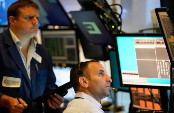 Los temores de una propagación de la crisis bancaria impactan de la peor forma en las bolsas neoyorquinas