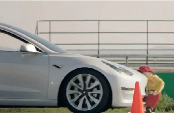 Un polémico video muestra las severas fallas de seguridad de los Tesla y le suma problemas a Elon Musk