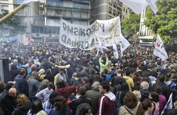 Incidentes en Recoleta: hay heridos y detenidos en la marcha a favor de Cristina Fernández
