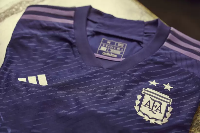 Camiseta violeta argentina