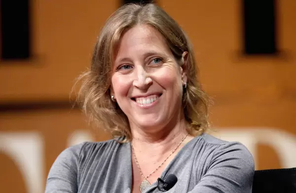 Así habría sido el "amorío fugaz" entre la actual CEO de You Tube y Elon Musk