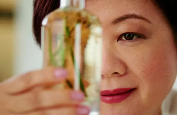 Puede distinguir hasta 1.000 aromas y sólo hay 500 personas en el mundo con su don: la historia de la perfumista de Natura