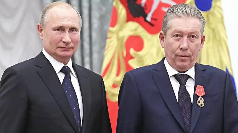 Revil Maganov junto a Vladimir Putin.