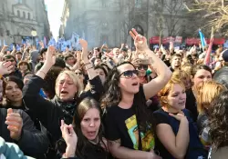 Miles de personas se concentran en Plaza de Mayo tras el ataque a Cristina Kirchner