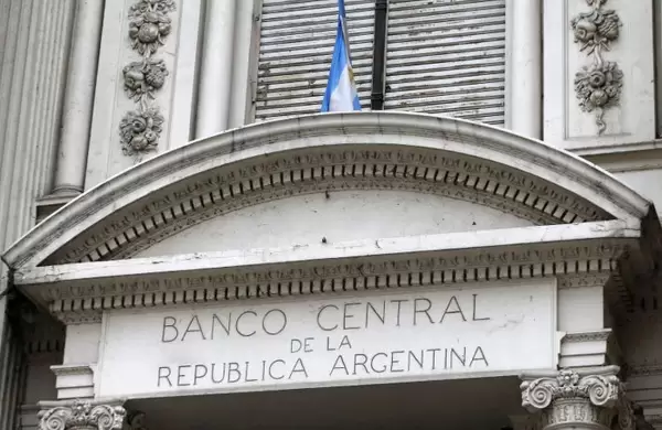 ¿Nuevo cepo?: el Gobierno trajo devuelta una incómoda medida que limita el movimiento de dólares