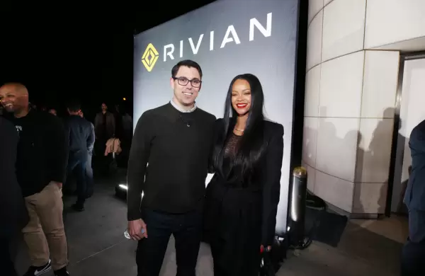 Rivian se asocia con un enemigo y su creador RJ Scaringe, logra 3 mil millones de dólares en un día