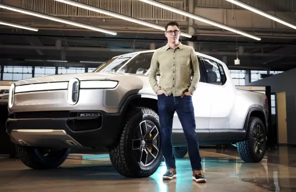 Rivian desafía a Tesla y lanza su ofensiva más ambiciosa en el mercado de vehículos eléctricos