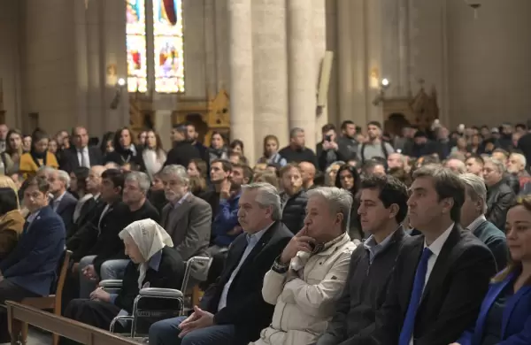 Sin Cristina y sin la oposicin, Alberto Fernndez encabez la "Misa por la paz y fraternidad" en Lujn